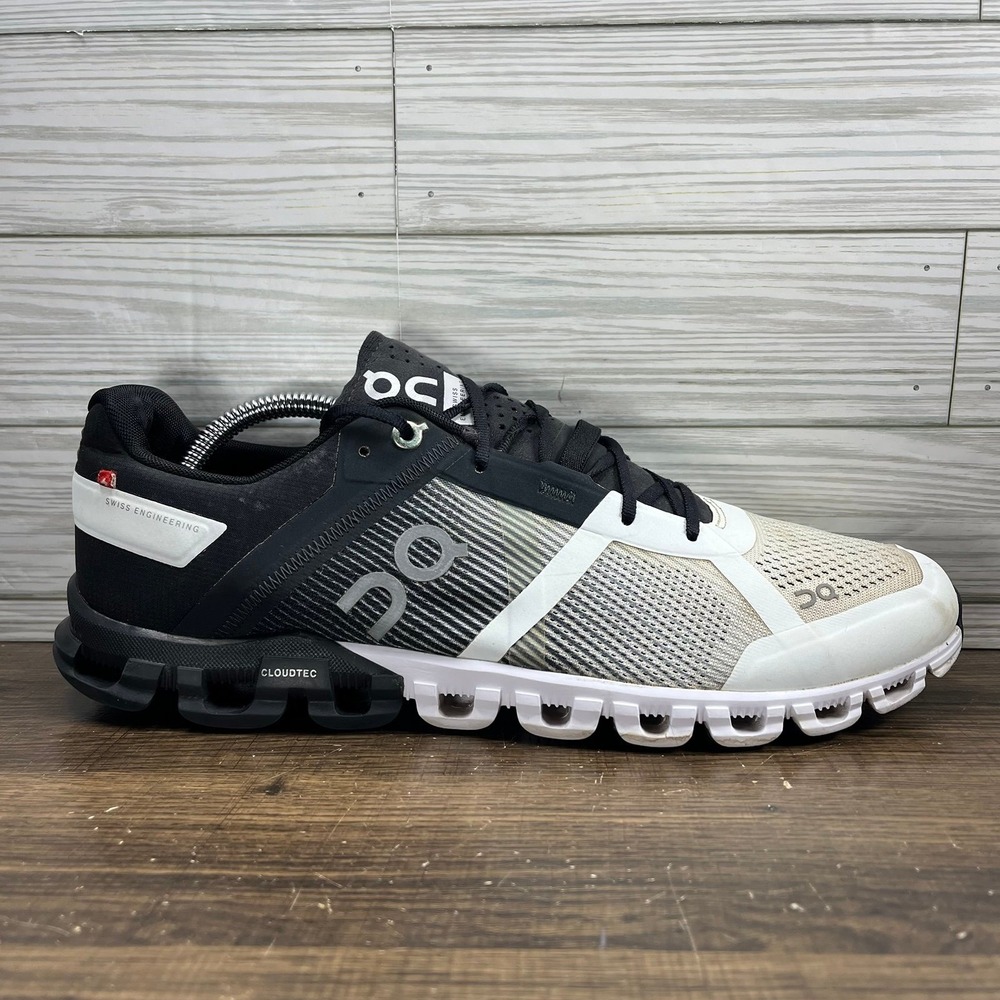 On CloudFlow Men's Black White - Men's Size 10.5